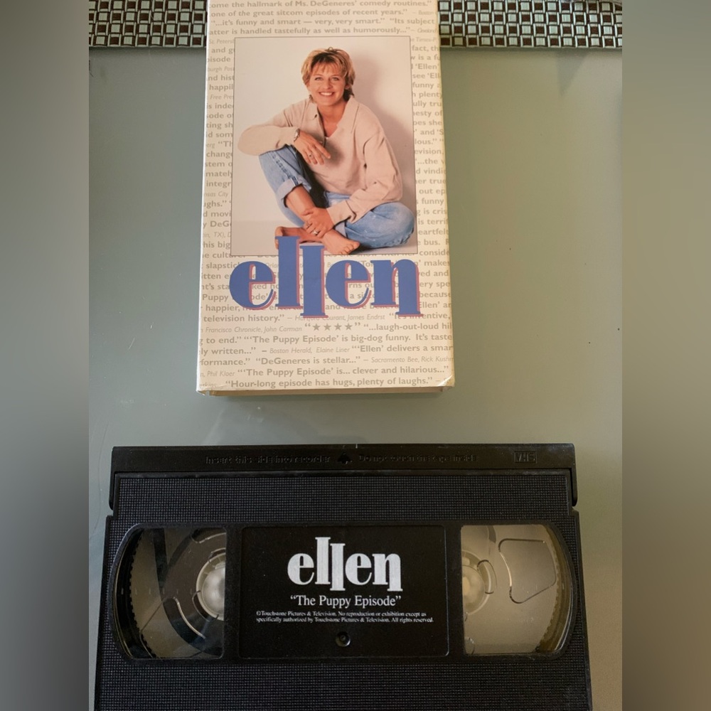 Ellen: Season 4, Episode 23 The Puppy Episode Ellen DeGeneres LGBTQ- Coming Out - Picture 6 of 6